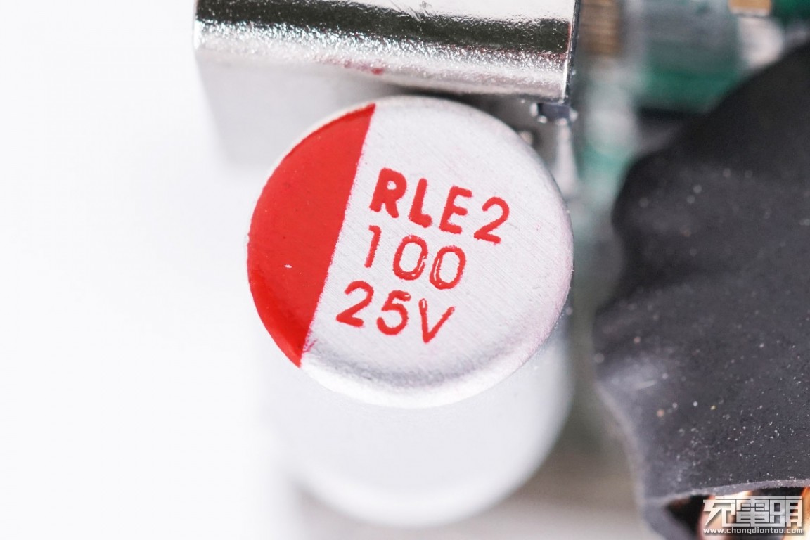 cheero 10000mAh 18W快充移动电源拆解 充电头网